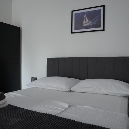 Fjaka Apartments & Rooms Šibenik Buitenkant foto